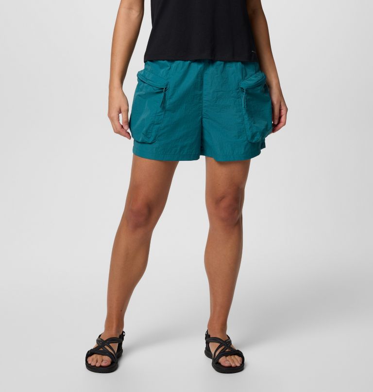 women elevated view cargo shorts