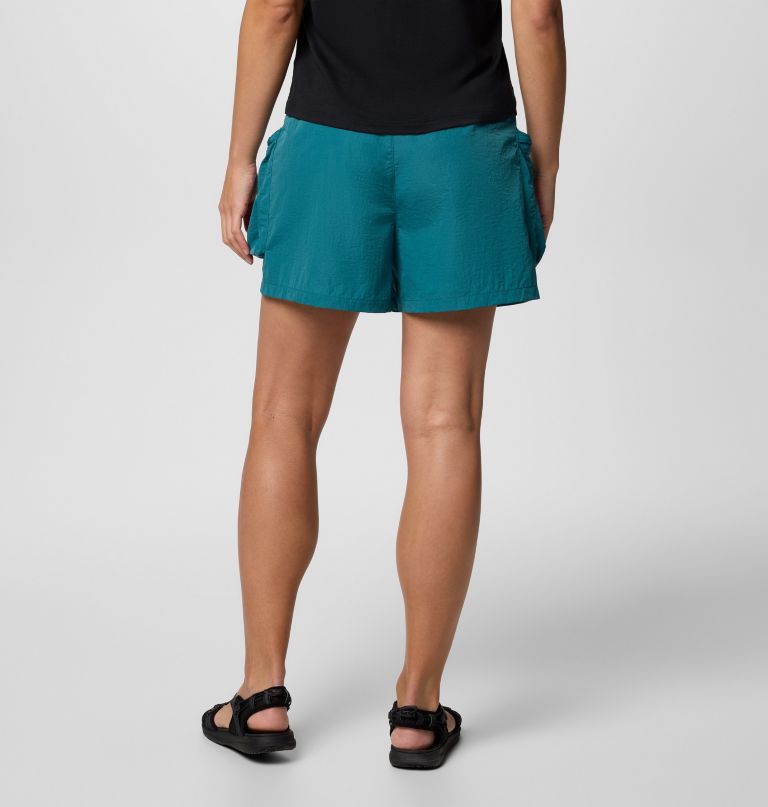 women elevated view cargo shorts