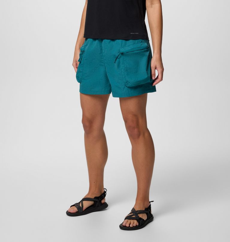 women elevated view cargo shorts