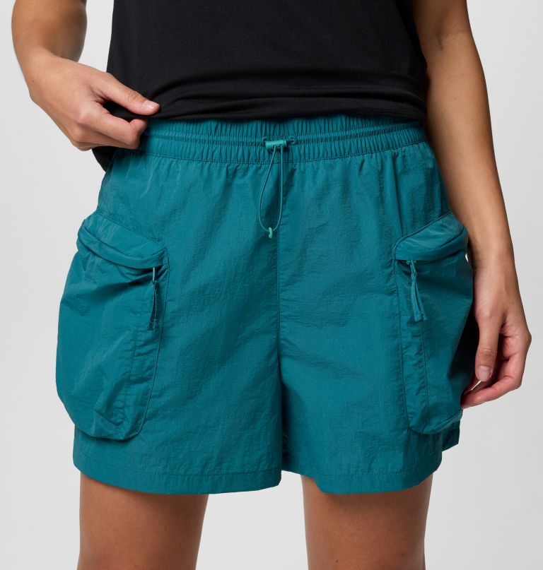 women elevated view cargo shorts