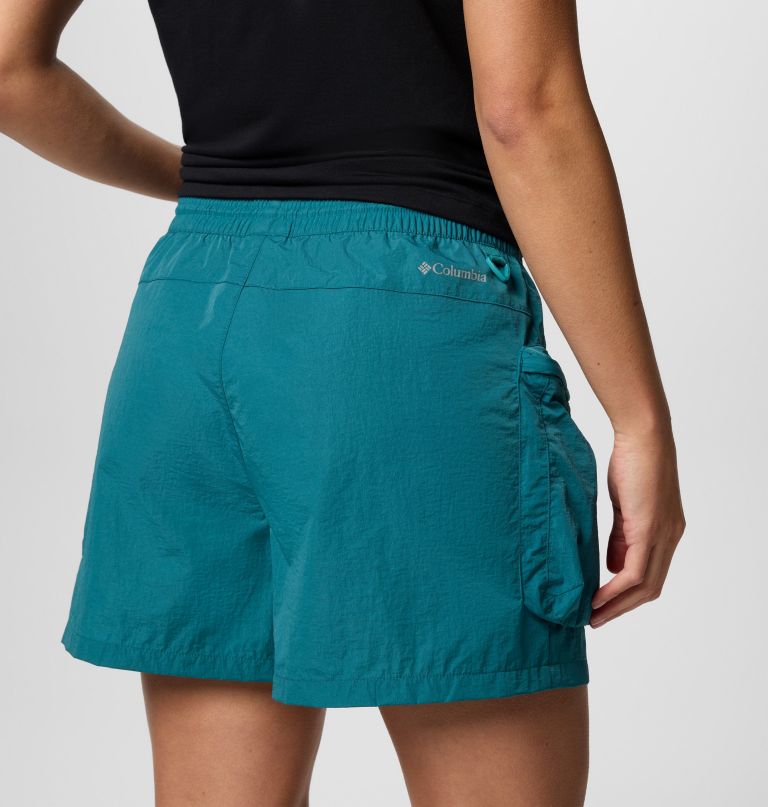 women elevated view cargo shorts